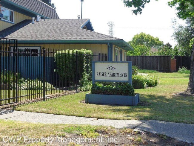 Building Photo - $2290 2 BR - 920 S.F. GORGEOUS TOWNHOUSE I...