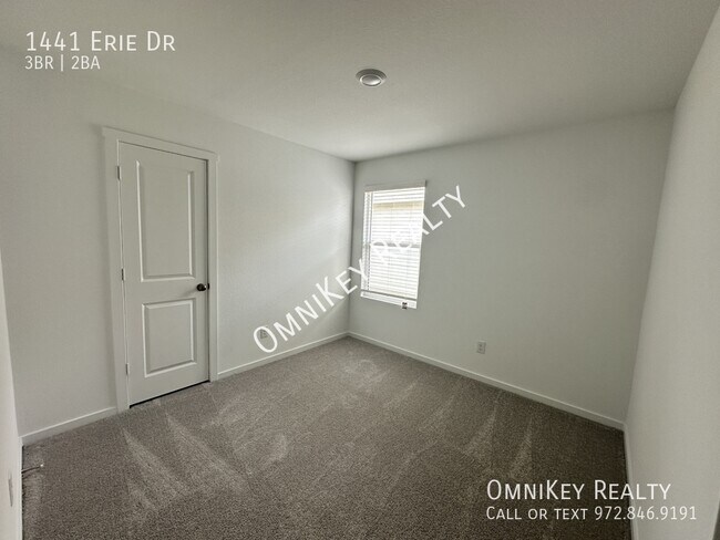 Building Photo - 1441 Erie Dr