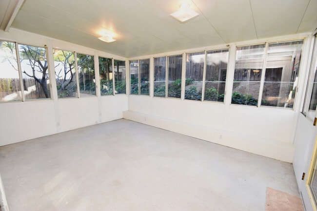 Building Photo - Fullerton Home w/Yard & Garage - 3 Bed/2 Bath