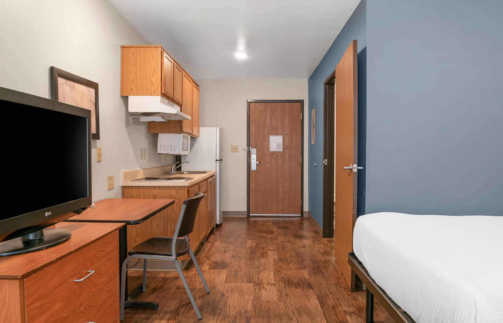 Building Photo - Furnished Studio-Kalamazoo - West