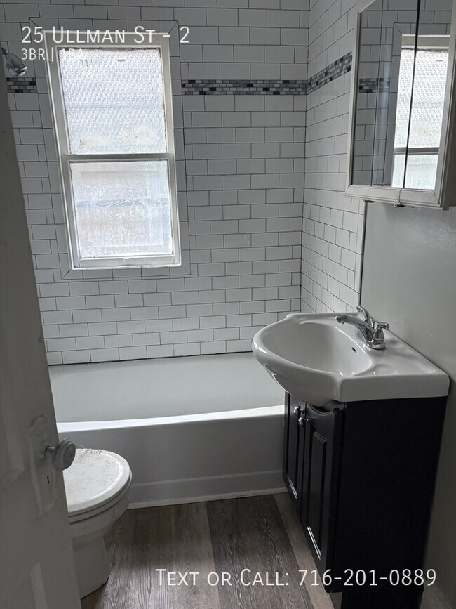 Building Photo - 25 Ullman St