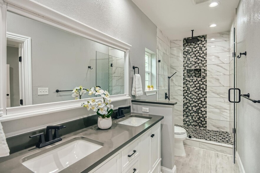 Building Photo - North Oak Cliff home 2 miles from Bishop A...