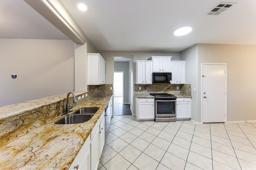Building Photo - 15266 W Desert Hills Dr