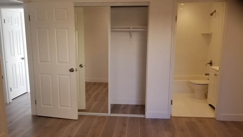 2nd Bedroom Closet and Full Bathroom - 14126 Tiara St