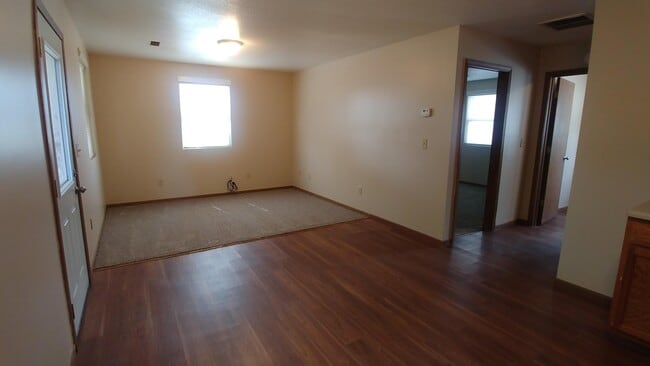 Building Photo - 207 N Elm St