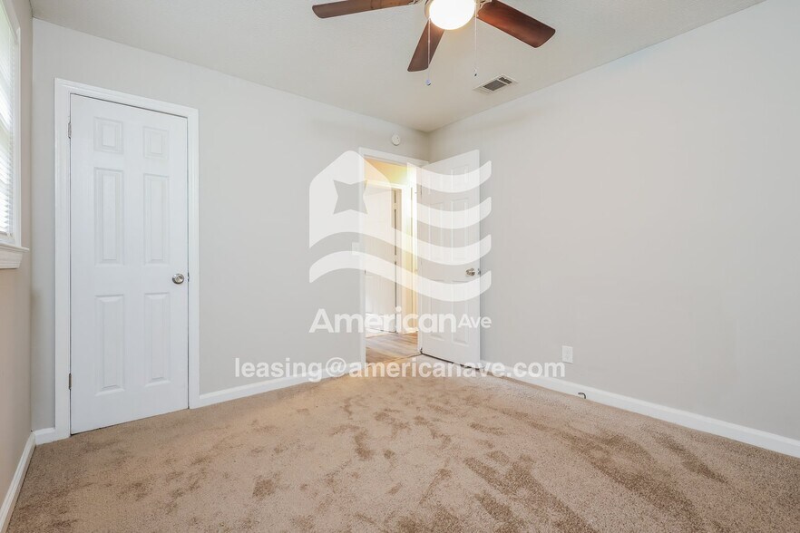 Building Photo - 2018 Wellborn Dr
