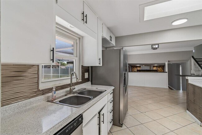 Building Photo - 7111 Gateway Ct