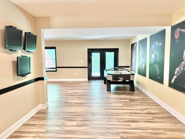 Building Photo - GORGEOUS FORMER MODEL HOME - MINUTES TO QUANTICO