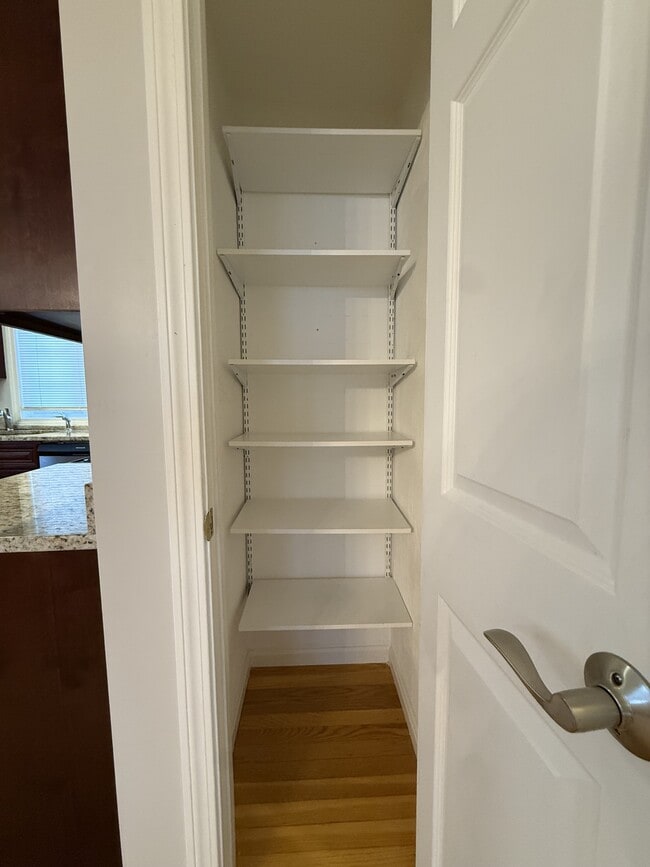 Building Photo - 5 Kensington Park