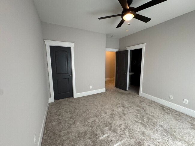 Building Photo - Available to Show