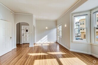 Building Photo - Amazing 3 bedroom in the heart of North Be...