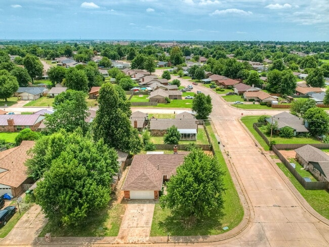 Building Photo - Updated 4-Bedroom Home with Spacious Layout & Modern Touches