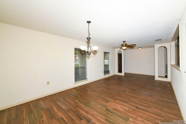Building Photo - SPACIOUS 4-BEDROOM IN VALLEY FORGE