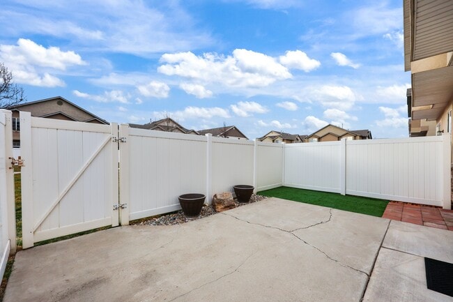 Building Photo - 452 N Kent Ln