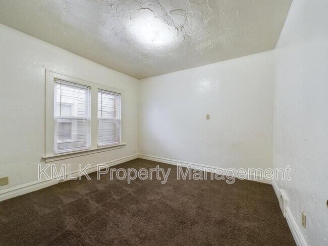 Building Photo - 539 Gage St