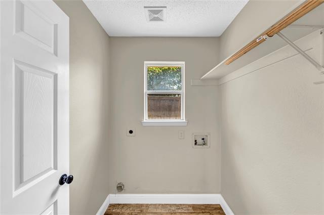 Building Photo - 900 Doral Cir