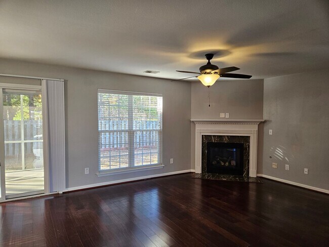 Building Photo - Ivy Square Patio Home