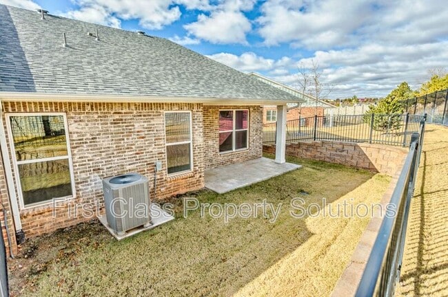 Building Photo - 728 Harbor Town Dr