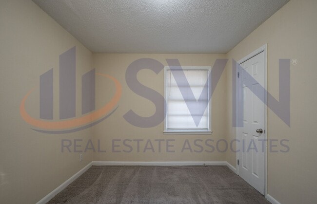 Building Photo - 3-Bedroom Home with Modern Touches