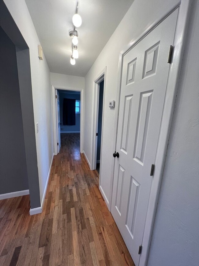 Building Photo - Spacious 4 Bedroom, 2 Bathroom Home on the...