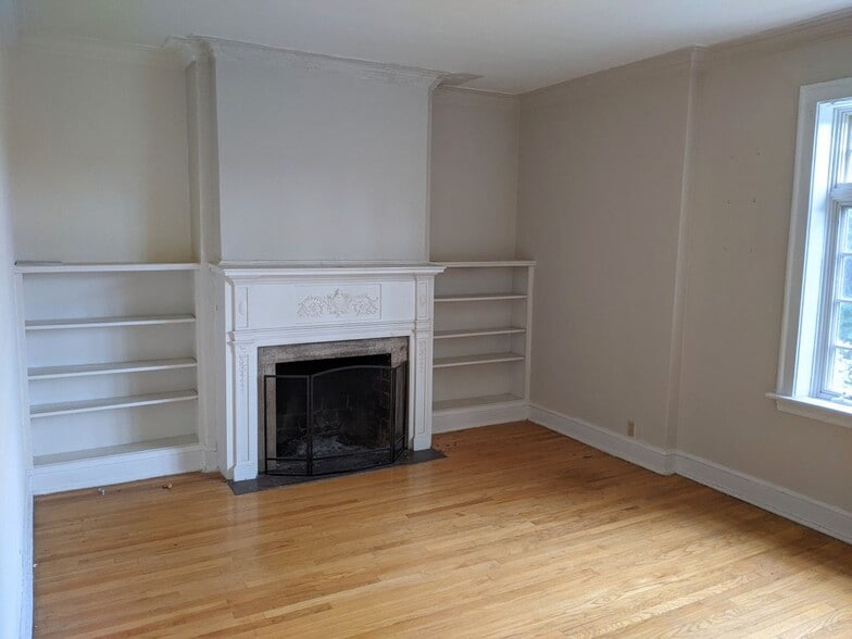 Building Photo - 1452 Oak Ave