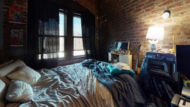 Building Photo - BERKLEE 3 BR Apartment - 9/1