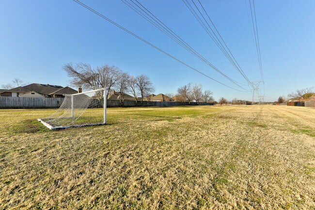 Building Photo - 3804 Lorings Rd