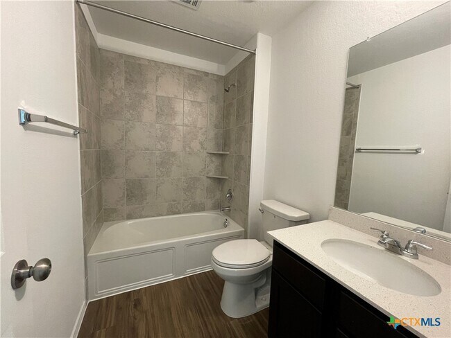 Building Photo - 214 Escondido Cir