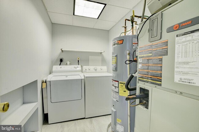 Building Photo - 618 Worchester St