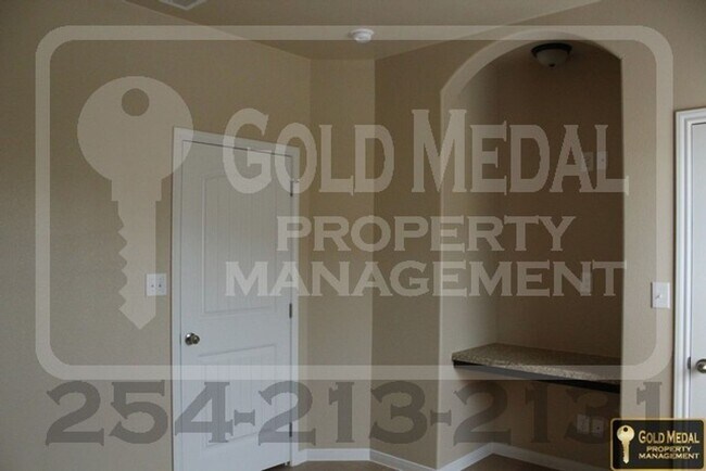 Building Photo - 4505 Cambridge Dr