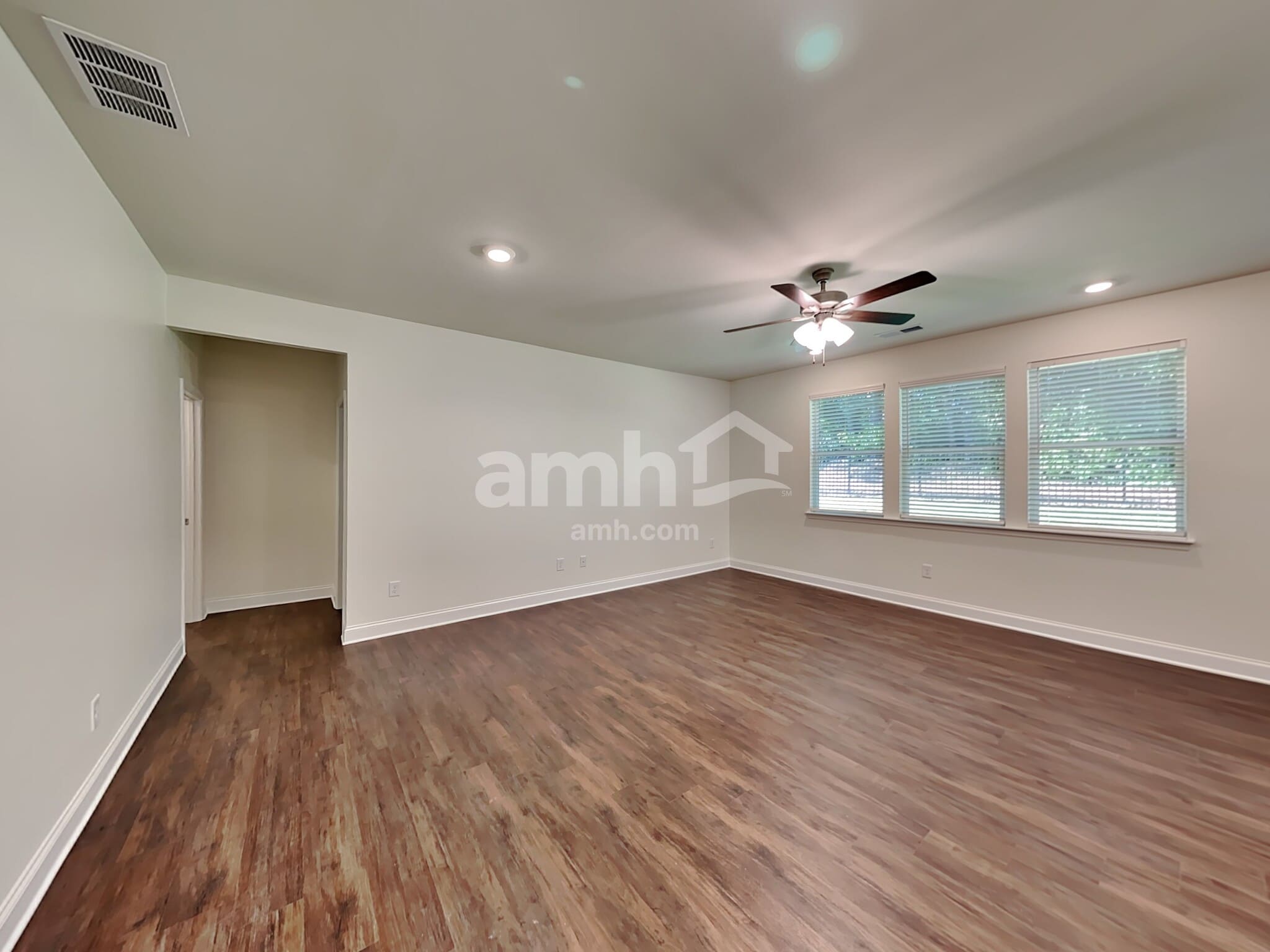 Building Photo - 2062 Windsor Park Ave