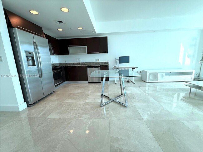 Building Photo - 950 Brickell Bay Dr