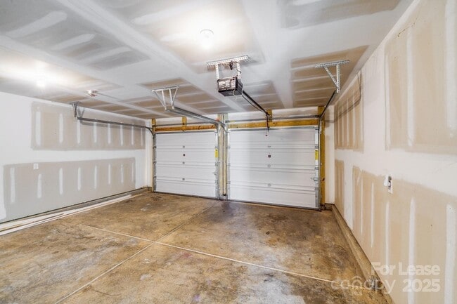 Building Photo - 12915 Hill Pine Rd