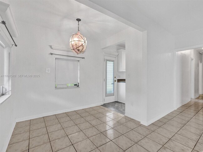 Building Photo - 17791 NE 13th Ave