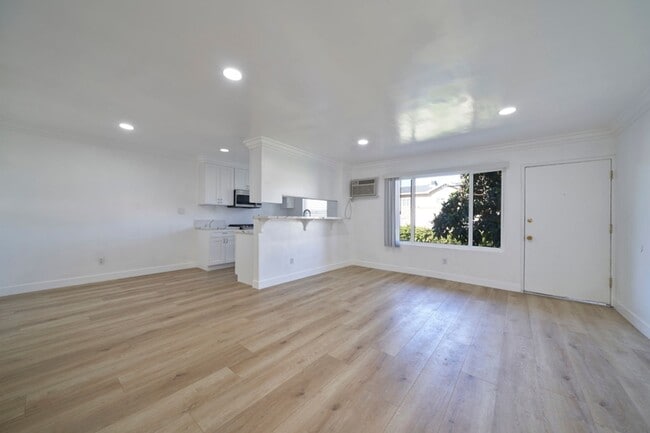 Building Photo - 20445 Saticoy St