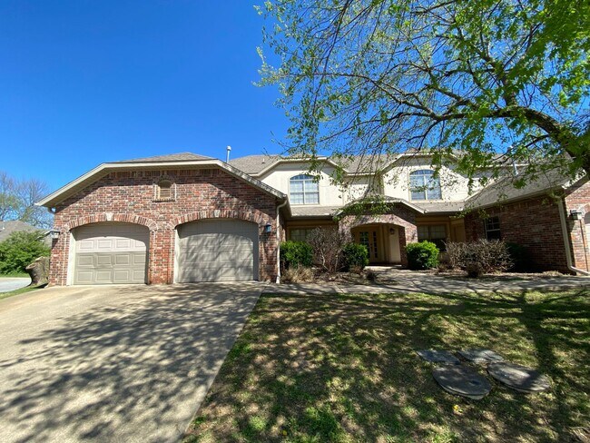 Building Photo - 2670 N Valencia Ave