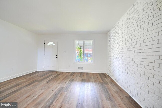 Building Photo - 2204 Redthorn Rd