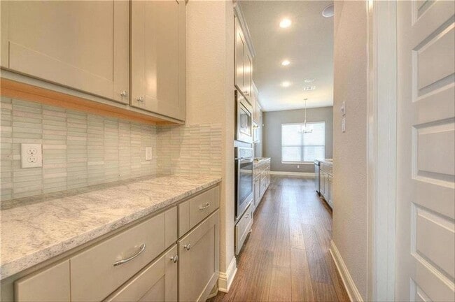 Building Photo - 203 Ancient Oak Way