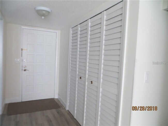 Building Photo - 121 Island Way