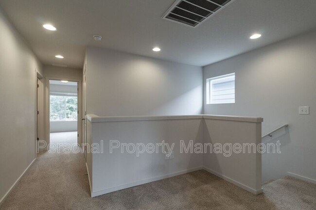 Building Photo - 744 NE 138th Pl