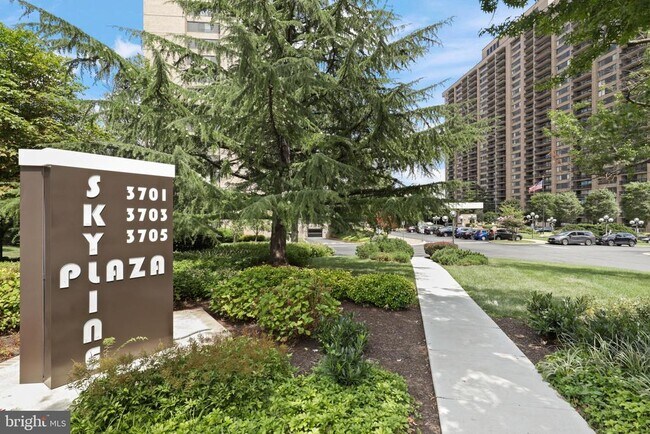 Building Photo - 3705 S George Mason Dr