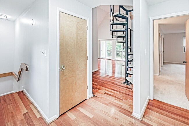 Building Photo - 35 Foxtail Ct