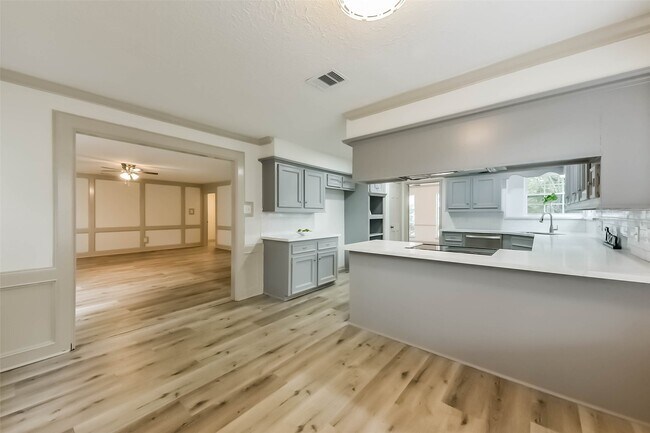 Building Photo - 4214 Brightwood Dr