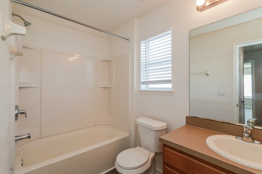 Building Photo - 734 Celebration Lane