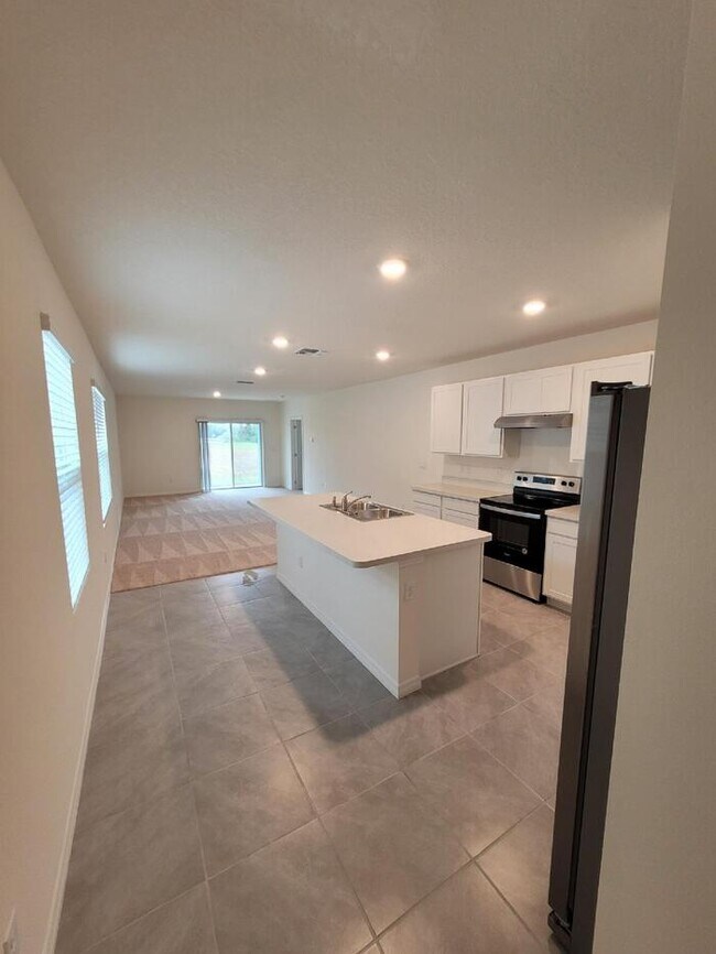 Building Photo - 488 Lily Ln