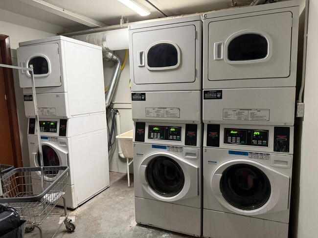 Building Photo - 14 Amsterdam Pl