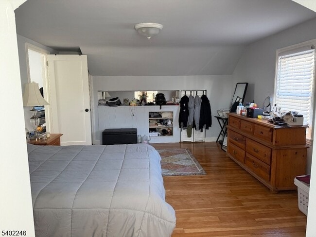 Building Photo - 8 Rowe Pl