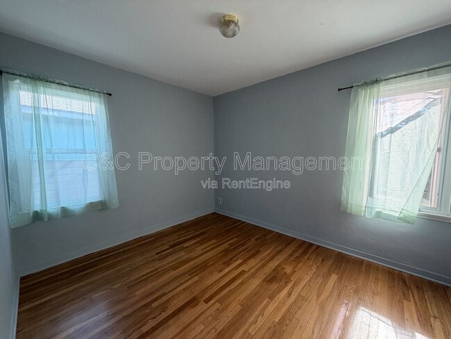 Building Photo - 3240 Del Vina St