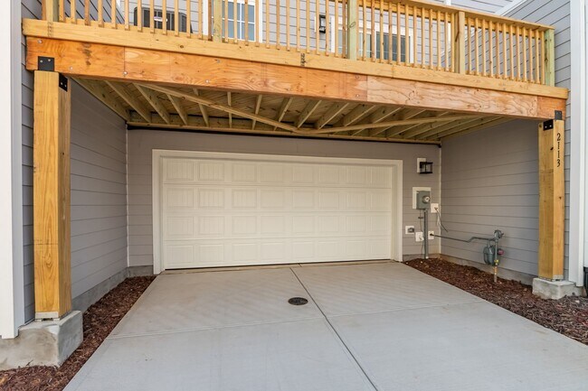 Building Photo - Available NOW! 4 Bed, 4 Bath in 751-South Neighborhood!