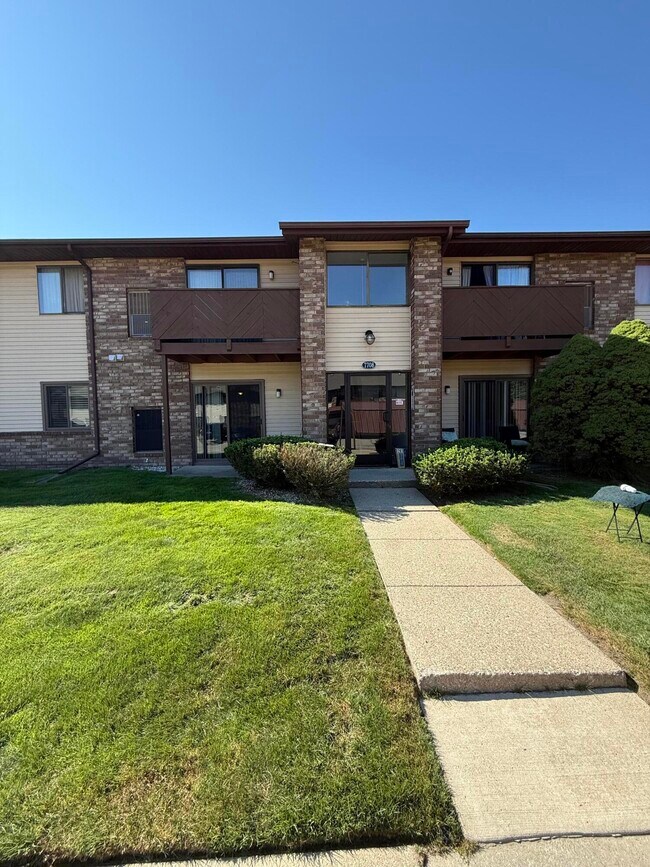 Building Photo - 7708 Manor Cir